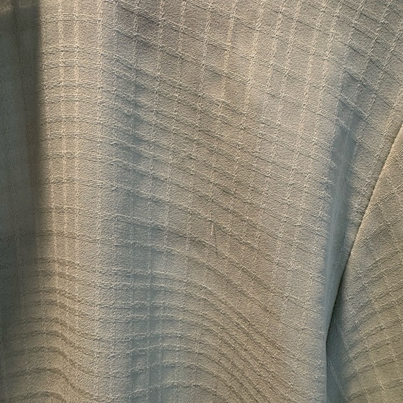 Beautiful Ann Taylor blouse! - Picture 3 of 5